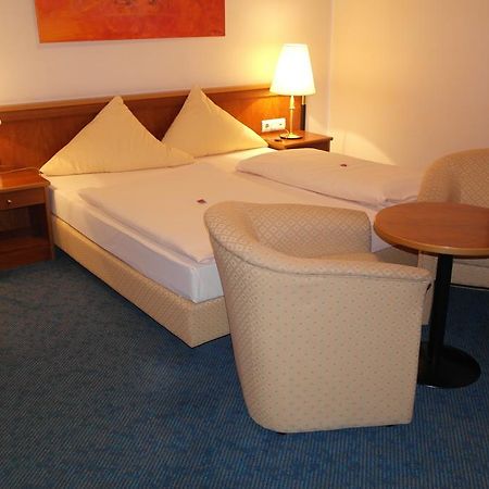 Hotel Jahnhaus Langenfeld  Pokoj fotografie