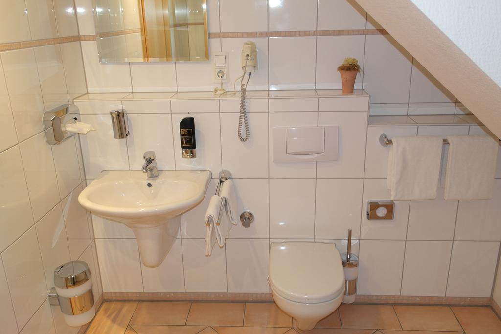 Hotel Jahnhaus Langenfeld  Pokoj fotografie