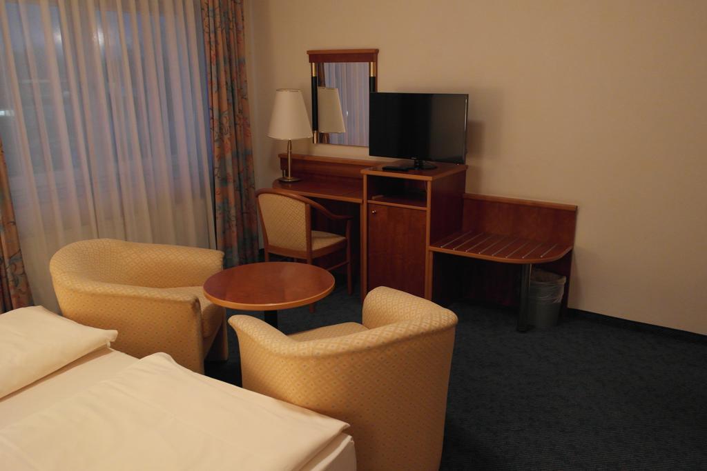 Hotel Jahnhaus Langenfeld  Pokoj fotografie