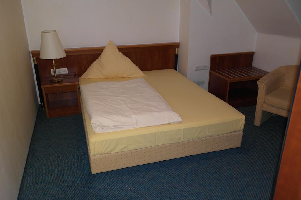 Hotel Jahnhaus Langenfeld  Pokoj fotografie