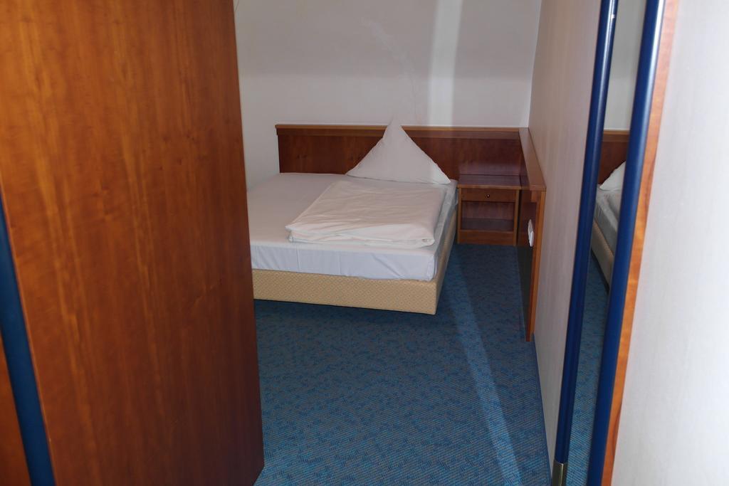 Hotel Jahnhaus Langenfeld  Pokoj fotografie